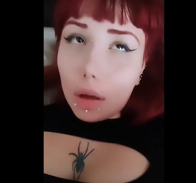 Porno Yıldızları Gibi Takılan Üniversiteli Gençler